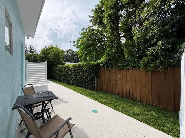 6100 Francis Street B, Jupiter, FL 33458