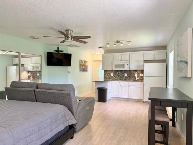 6100 Francis Street B, Jupiter, FL 33458