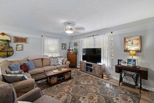 567 BASSWOOD LN, Mt Jackson, VA 22842