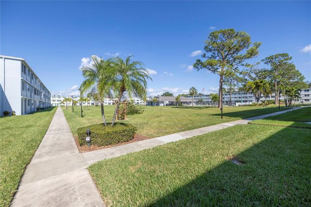 4715 BAY STREET NE 227, St Petersburg, FL 33703