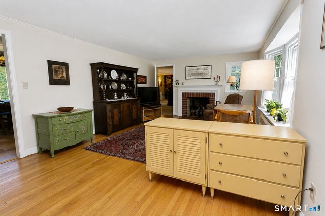 20 Laurel Drive, Simsbury, CT 06070