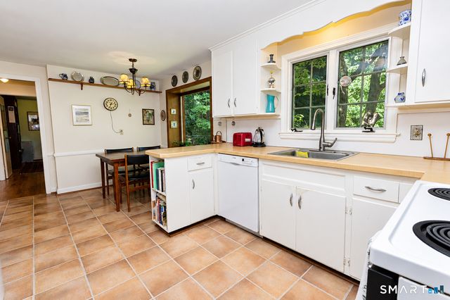 20 Laurel Drive, Simsbury, CT 06070