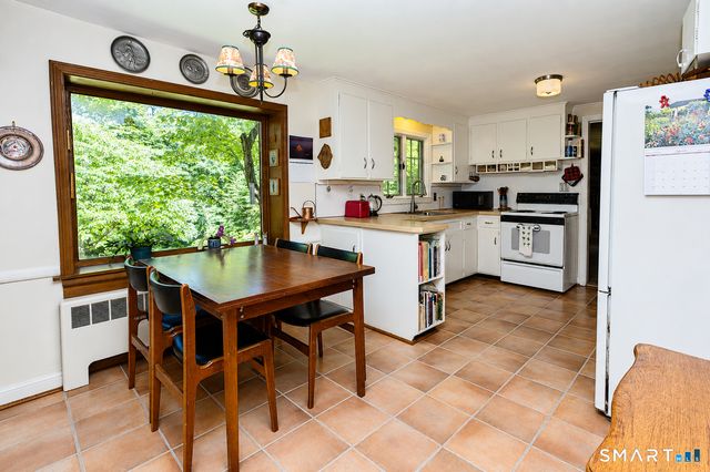 20 Laurel Drive, Simsbury, CT 06070