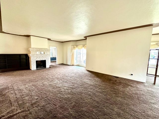 1301 N Douty Street, Hanford, CA 93230