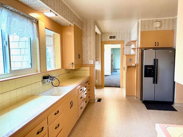 1301 N Douty Street, Hanford, CA 93230