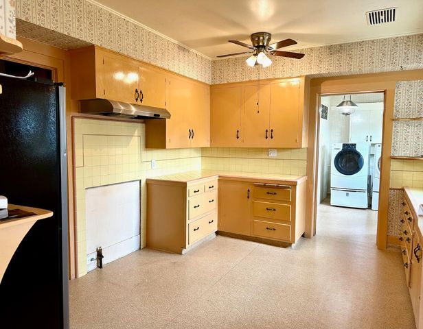 1301 N Douty Street, Hanford, CA 93230