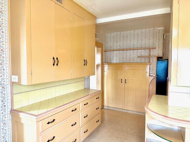 1301 N Douty Street, Hanford, CA 93230