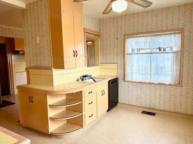 1301 N Douty Street, Hanford, CA 93230