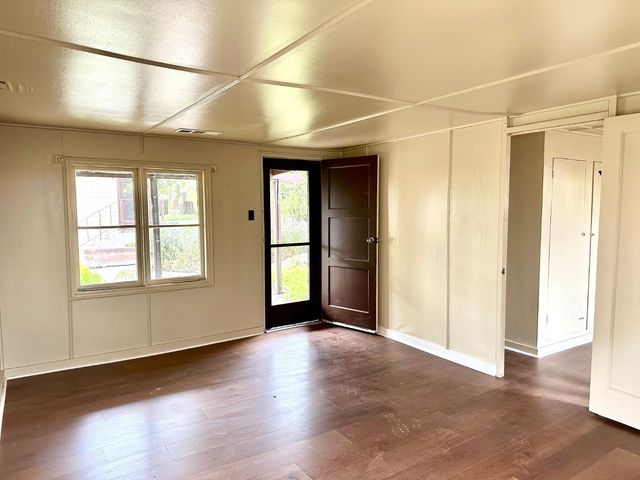 1301 N Douty Street, Hanford, CA 93230