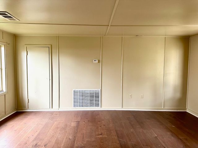 1301 N Douty Street, Hanford, CA 93230