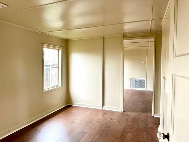1301 N Douty Street, Hanford, CA 93230