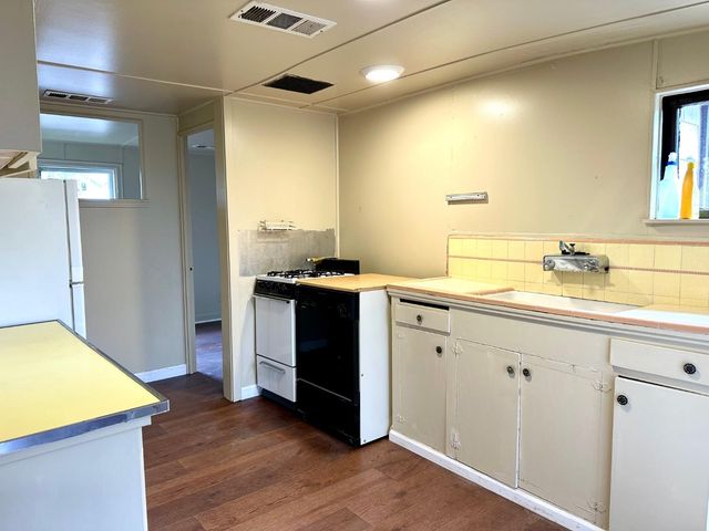 1301 N Douty Street, Hanford, CA 93230