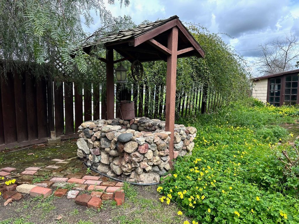 Image 10 of property listing at 1301 N Douty Street, Hanford, CA 93230