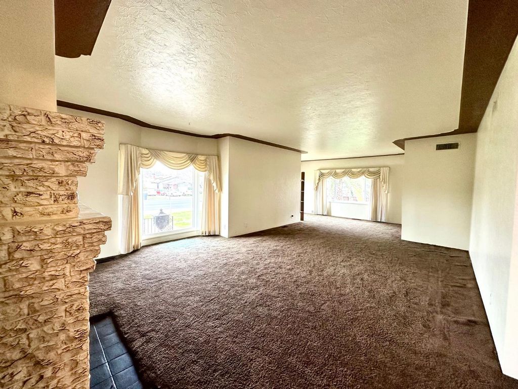 Image 11 of property listing at 1301 N Douty Street, Hanford, CA 93230