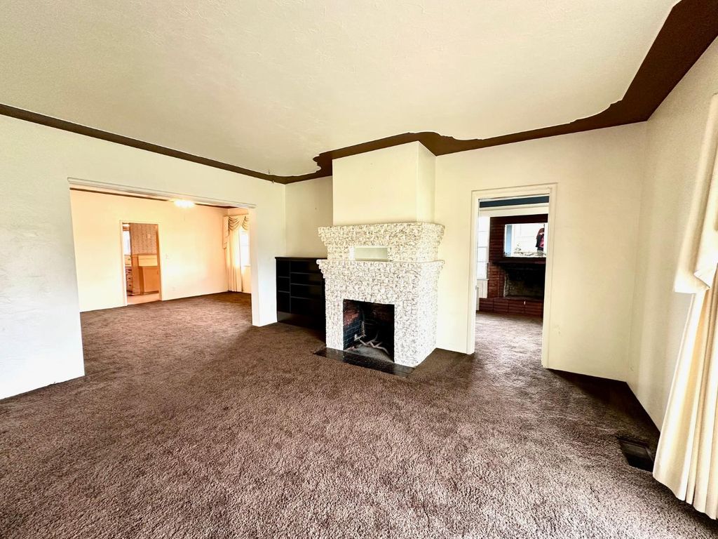 Image 13 of property listing at 1301 N Douty Street, Hanford, CA 93230