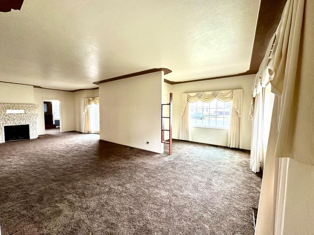 Image 14 of property listing at 1301 N Douty Street, Hanford, CA 93230