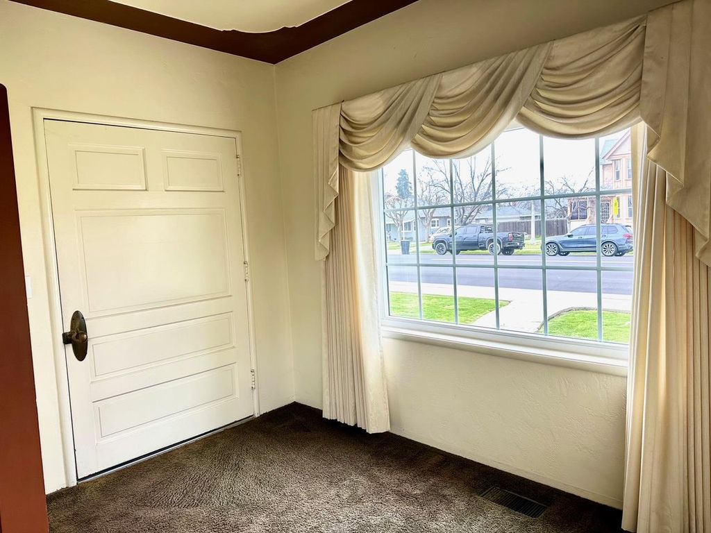 Image 16 of property listing at 1301 N Douty Street, Hanford, CA 93230