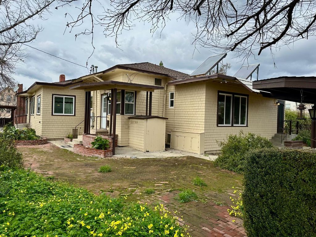 Image 6 of property listing at 1301 N Douty Street, Hanford, CA 93230