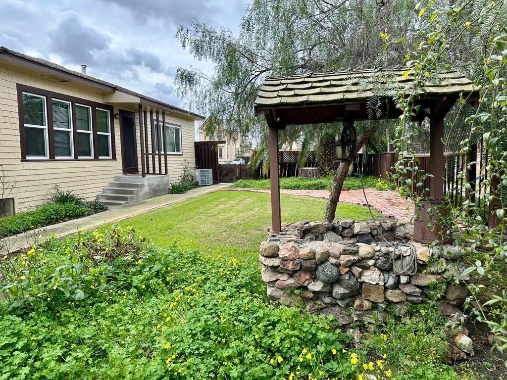 Image 7 of property listing at 1301 N Douty Street, Hanford, CA 93230