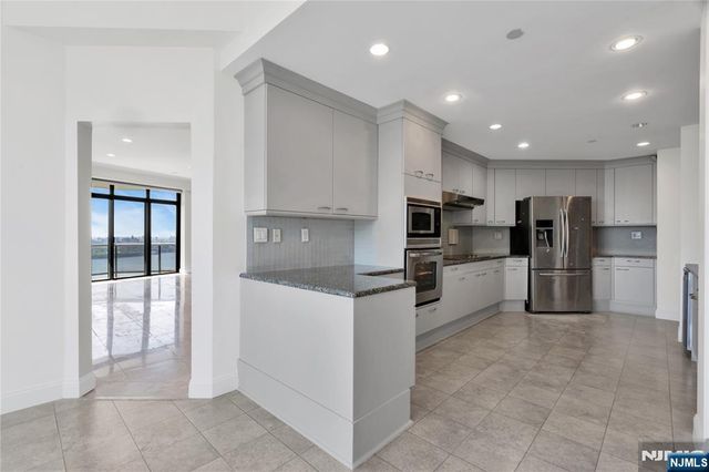 1512 Palisade Avenue 20H, Fort Lee, NJ 07024
