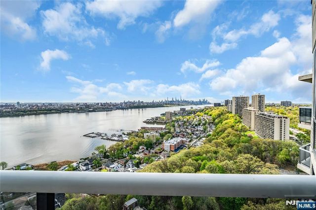 1512 Palisade Avenue 20H, Fort Lee, NJ 07024