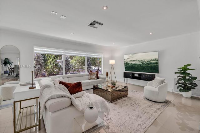 615 NE 115th St, Biscayne Park, FL 33161