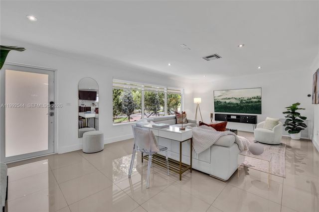 615 NE 115th St, Biscayne Park, FL 33161