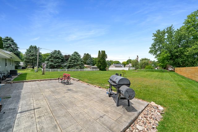 1010 Suzy Street, Lake Holiday, IL 60548
