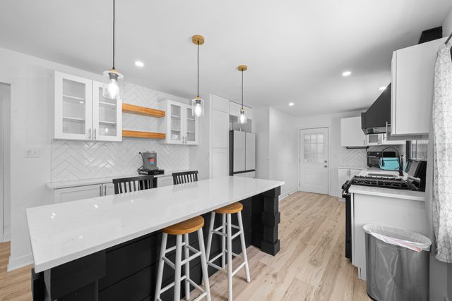 1010 Suzy Street, Lake Holiday, IL 60548
