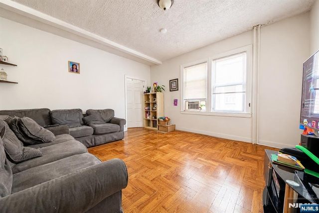 8804 3rd Avenue, North Bergen, NJ 07047