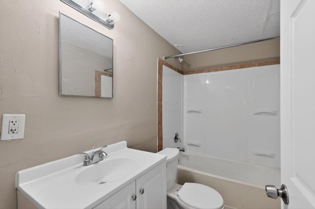 663 Racine Avenue, Columbus, OH 43204