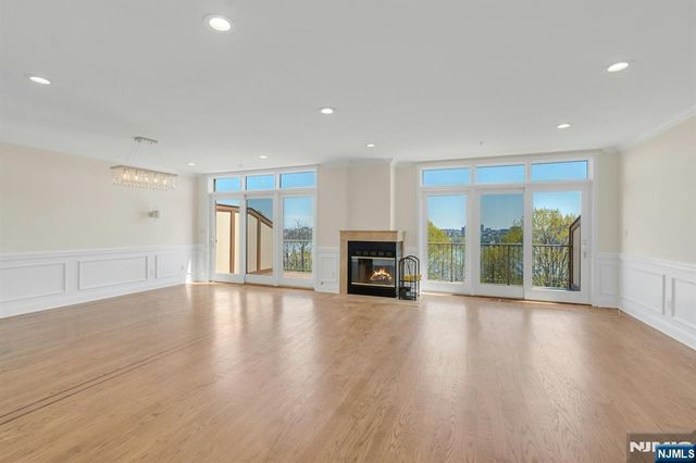 25 Victoria Place, Fort Lee, NJ 07024