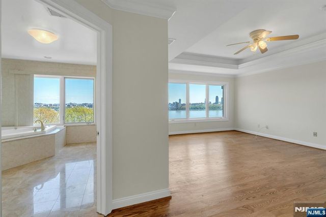 25 Victoria Place, Fort Lee, NJ 07024