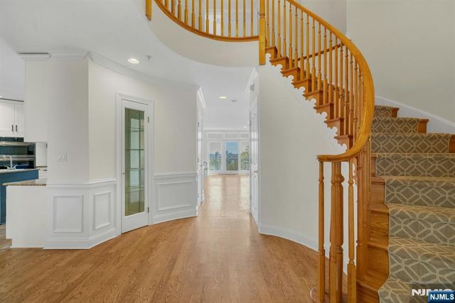 25 Victoria Place, Fort Lee, NJ 07024