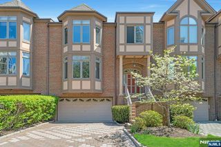 25 Victoria Place, Fort Lee, NJ 07024