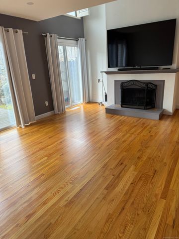 6 Comstock Trail 6, Brookfield, CT 06804