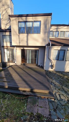 6 Comstock Trail 6, Brookfield, CT 06804