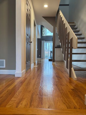 6 Comstock Trail 6, Brookfield, CT 06804