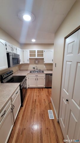 6 Comstock Trail 6, Brookfield, CT 06804