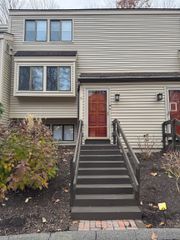 6 Comstock Trail 6, Brookfield, CT 06804