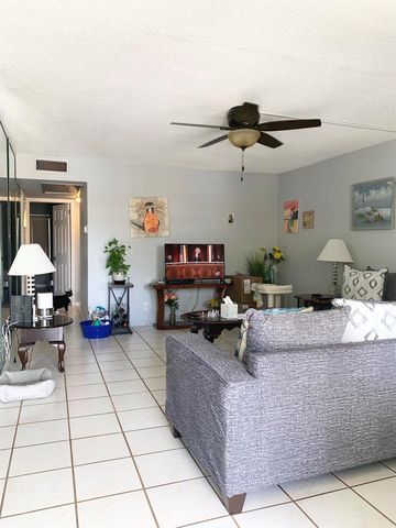 96 Hastings F, West Palm Beach, FL 33417
