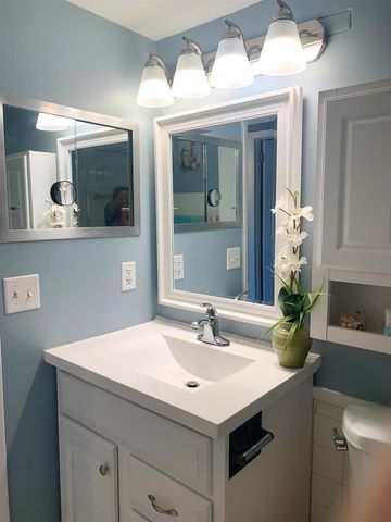 96 Hastings F, West Palm Beach, FL 33417