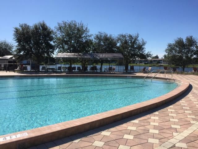 96 Hastings F, West Palm Beach, FL 33417