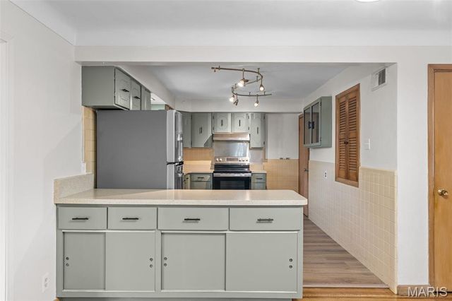 9213 Ranch Meadows Drive, St Louis, MO 63136