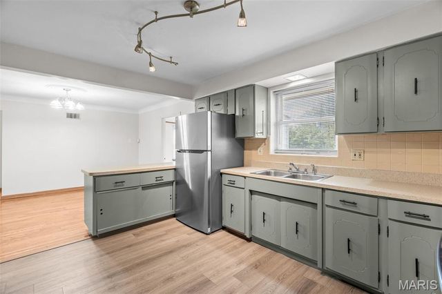 9213 Ranch Meadows Drive, St Louis, MO 63136