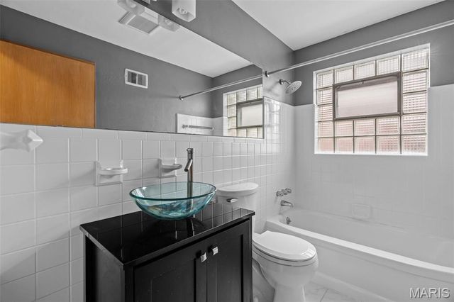 9213 Ranch Meadows Drive, St Louis, MO 63136