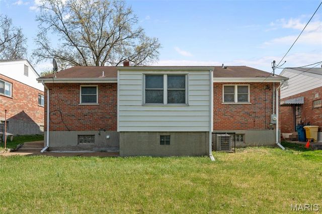 9213 Ranch Meadows Drive, St Louis, MO 63136