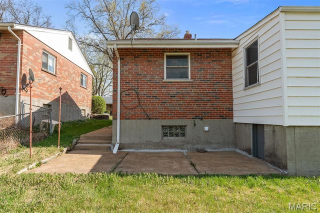 9213 Ranch Meadows Drive, St Louis, MO 63136