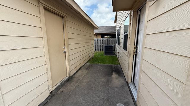 7346 Autumn Sun Drive, Houston, TX 77083