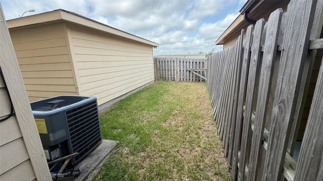 7346 Autumn Sun Drive, Houston, TX 77083